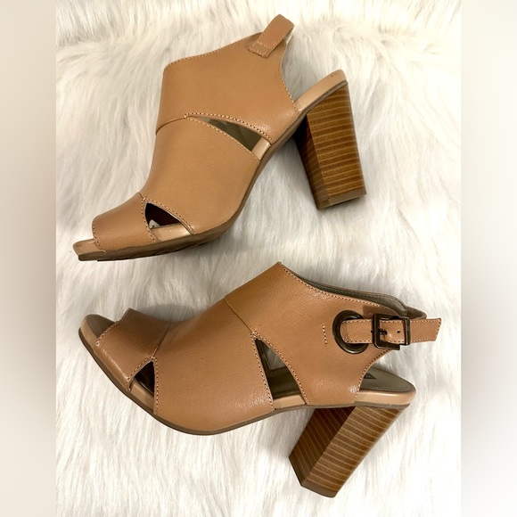 White Mountain Shoes - White Mountain Women’s Leather Cutout Sandal Tan Size 7.5 8 EUC